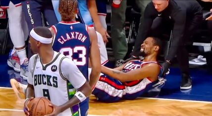 Kevin Durant injures his ankle at the end of overtime