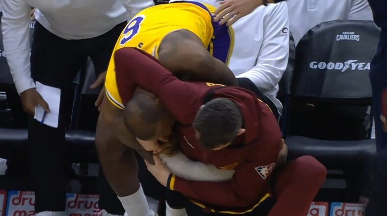Kevin Love puts LeBron James in headlock for dunking on him