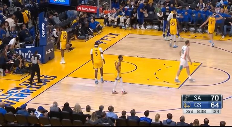 Klay Thompson gets mad and throws his headband into the stands