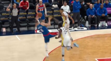 Kristaps Porzingis gets shoved by Draymond Green but still makes shot