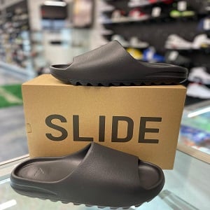 Yeezy slide drop trends on Twitter and people show the shoes off