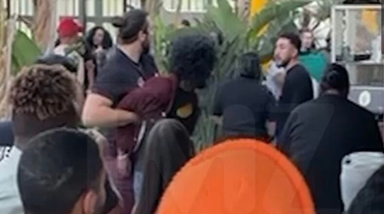 Brent Faiyaz denies getting into fight at LA rooftop lounge