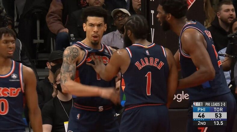 Danny Green almost attacked the ref and was held back