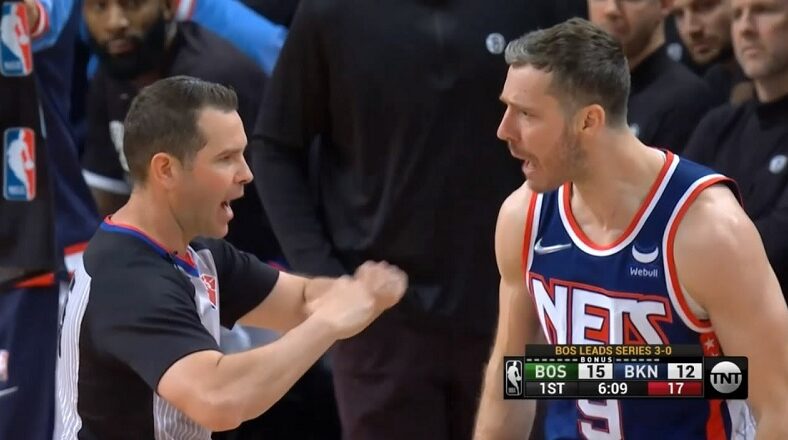 Goran Dragic flips out on the ref over bad call