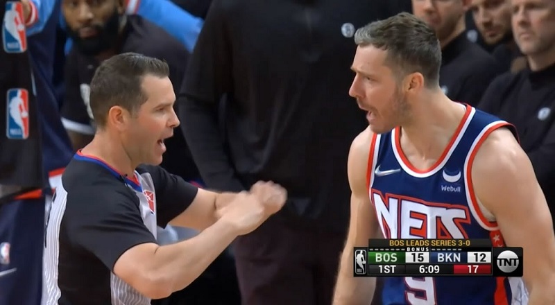 Goran Dragic flips out on the ref over bad call
