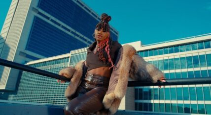 Kali lets men know she has no time for games in Standards video