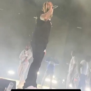 Lil Durk puts a man on blast for trying to fight a woman during his concert