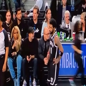 Mary J Blige yells at Kyrie Irving courtside to step it up