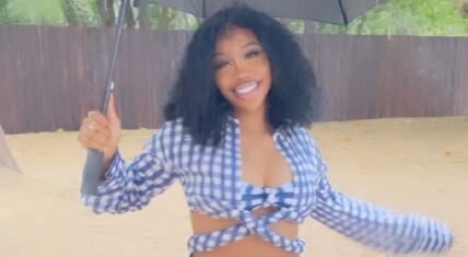 SZA comes out as a lesbian on Twitter