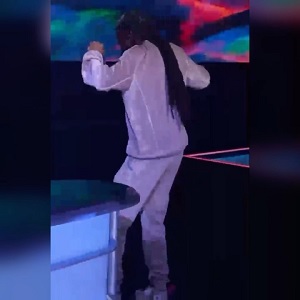 Snoop Dogg crip walks to cowboy rap on American Song Contest