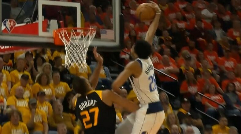 Spencer Dinwiddie destroys Rudy Gobert with poster dunk