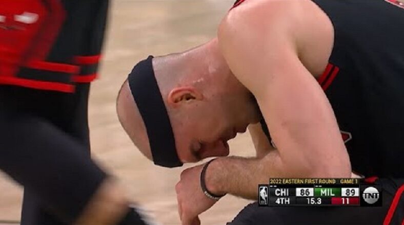 Zach LaVine miss clutch shots Bobby Portis elbows Alex Caruso in the eye
