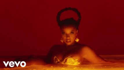 Chlöe releases new "Treat Me" single