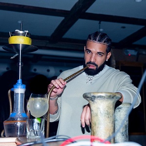 Drake signs $360 million deal with Universal Music Group