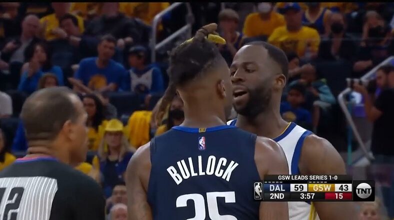 Draymond Green fights Reggie Bullock for shoving him to the ground