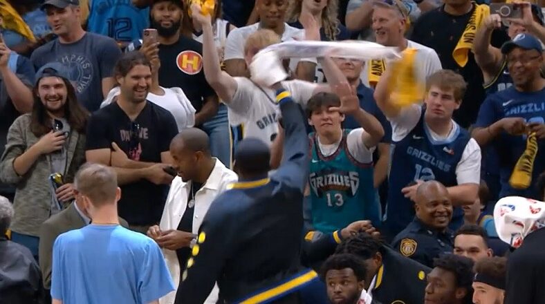 Draymond Green turns up to Whoop That Trick while down 46 points