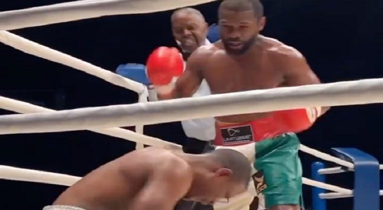Floyd Mayweather knocks out Don Moore during boxing exhibition