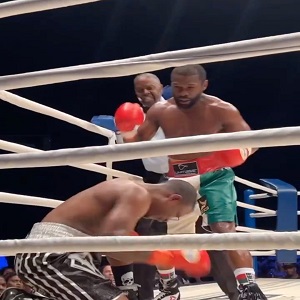 Floyd Mayweather knocks out Don Moore during boxing exhibition