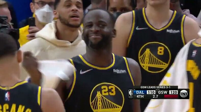 Golden State Warriors celebrating beating Mavericks in Game 5