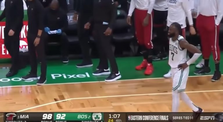 Jaylen Brown gets mad at Jayson Tatum for late game mistakes