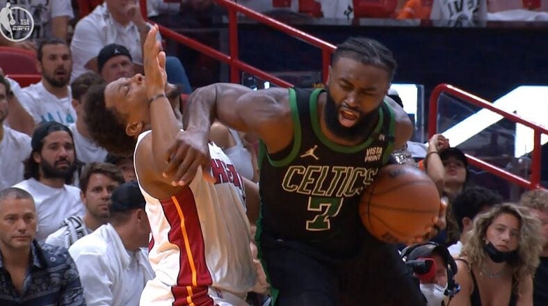 Kyle Lowry flops pretending Jaylen Brown elbowed him
