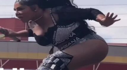Lil' Kim goes viral for doing the robot at a recent concert