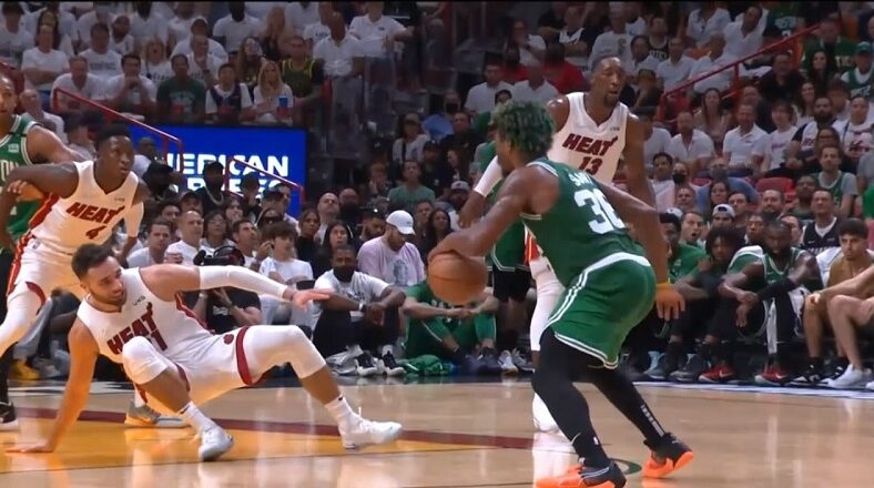 Marcus Smart breaks Max Strus' ankles