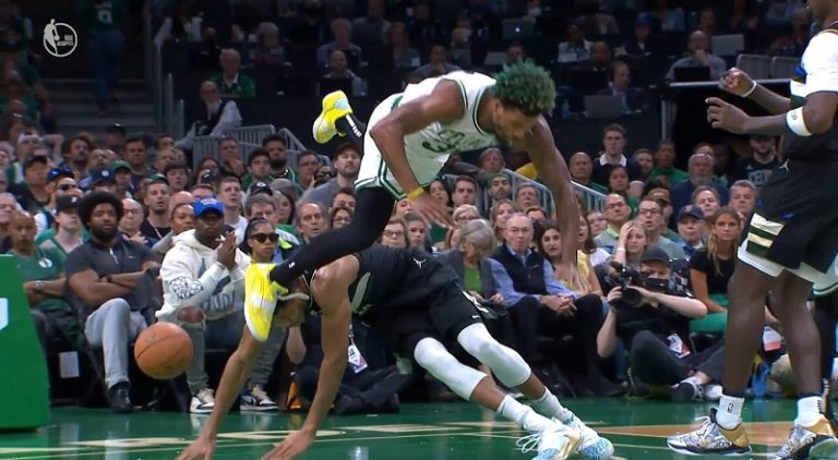 Marcus Smart knees Giannis in the head and falls face first