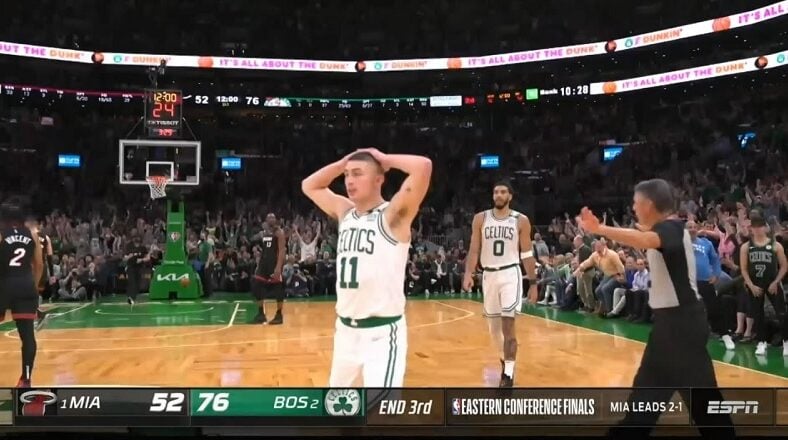 Payton Pritchard hits half court buzzer beater that doesn't count