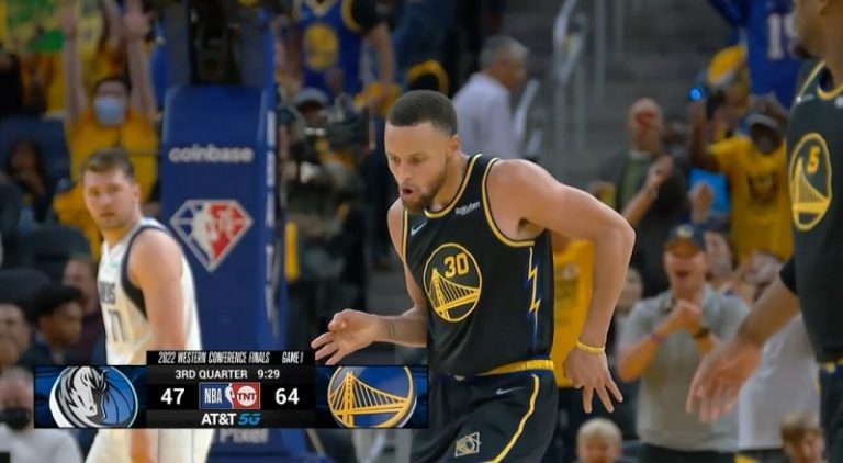 Stephen Curry does Memphis Grizzlies dance after hitting two threes