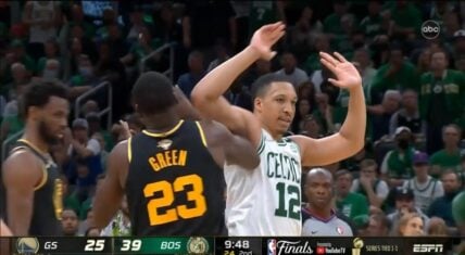 Draymond Green elbows Grant Williams after he knocked him down