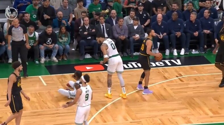 Jayson Tatum screams at Jaylen Brown for fouling Steph Curry