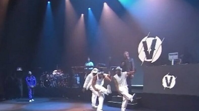 Mario brings out fake B2K for dance routine to start Verzuz