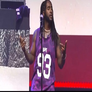 Omarion gets dragged by Twitter and fans say he cannot sing