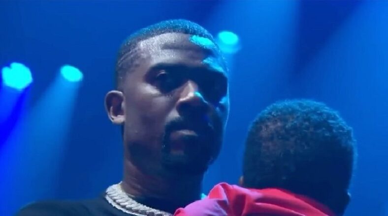 Ray J looks angry as Bobby V sings One Wish with Sammie