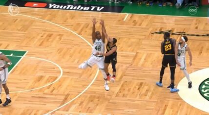 Stephen Curry completes incredible four point play after Al Horford collision