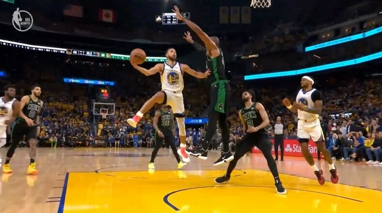 Stephen Curry destroys the Celtics defense with two shots to end first half