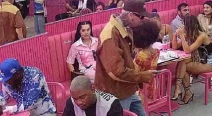 Chris Brown randomly danced in a restaurant and nobody cared