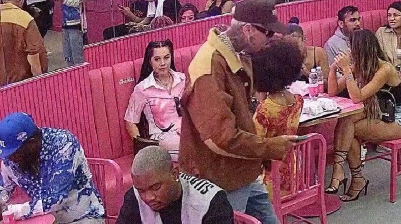 Chris Brown randomly danced in a restaurant and nobody cared