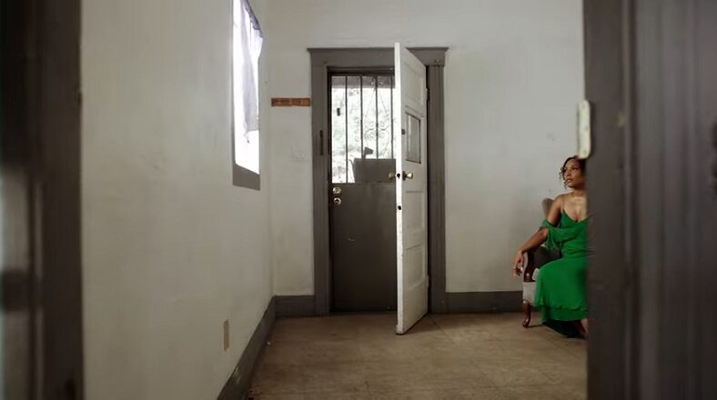 India Shawn releases Caught In The Middle video