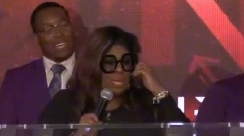 Kim Burrell calls people at church ugly and mentions PPP loans