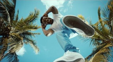 Kodak Black pulls up to the track in Rolls Royce in Usain Boo video