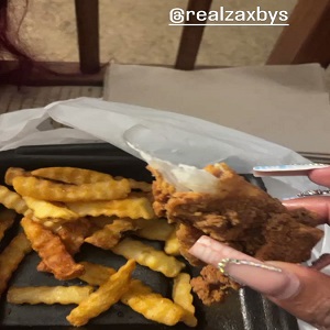 Woman reveals she received a fried napkin at Zaxby's