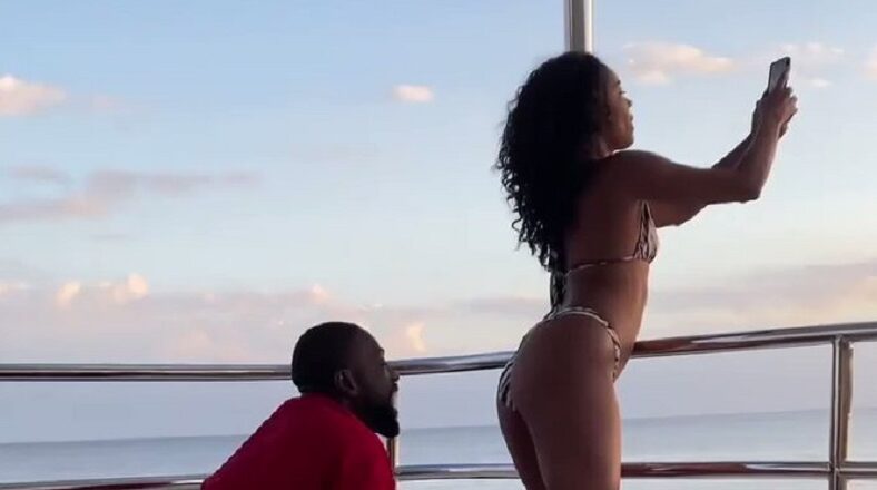 Dwyane Wade bites Gabrielle Union on vacation