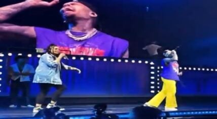 Chris Brown and Jordin Sparks perform "No Air" in Las Vegas