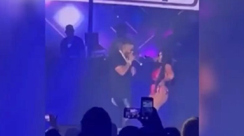 Nelly performs with Ashanti after Irv Gotti spoke on them