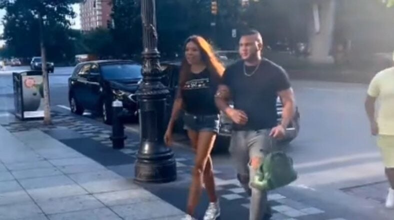 Wendy Williams looks shockingly skinny and her legs are wrinkled