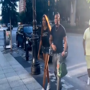 Wendy Williams looks shockingly skinny and her legs are wrinkled