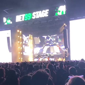 Chromazz booed and hit with toilet paper at Rolling Loud