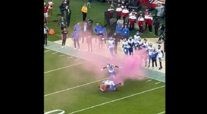 Bobby Wagner tackles fan who ran onto the field during game